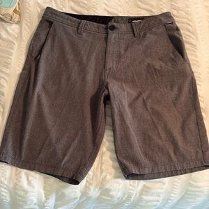Men's Volcom Surf & Turf 4 way stretch Grey Shorts Flat Front  size 33
